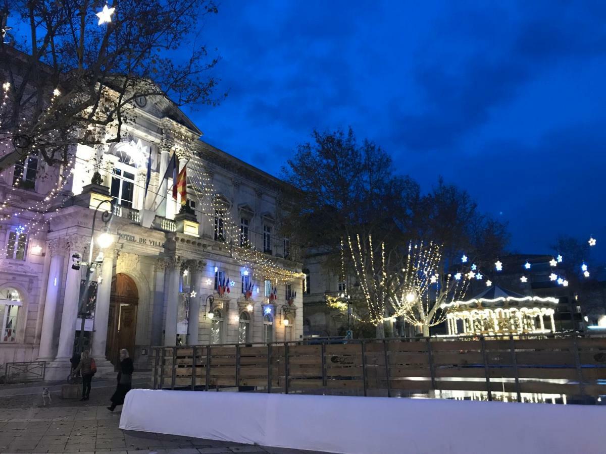 Les Coulisses De L'Horloge - Wifi - 50 M Palais Des Papes Apartment Avignon Exterior photo