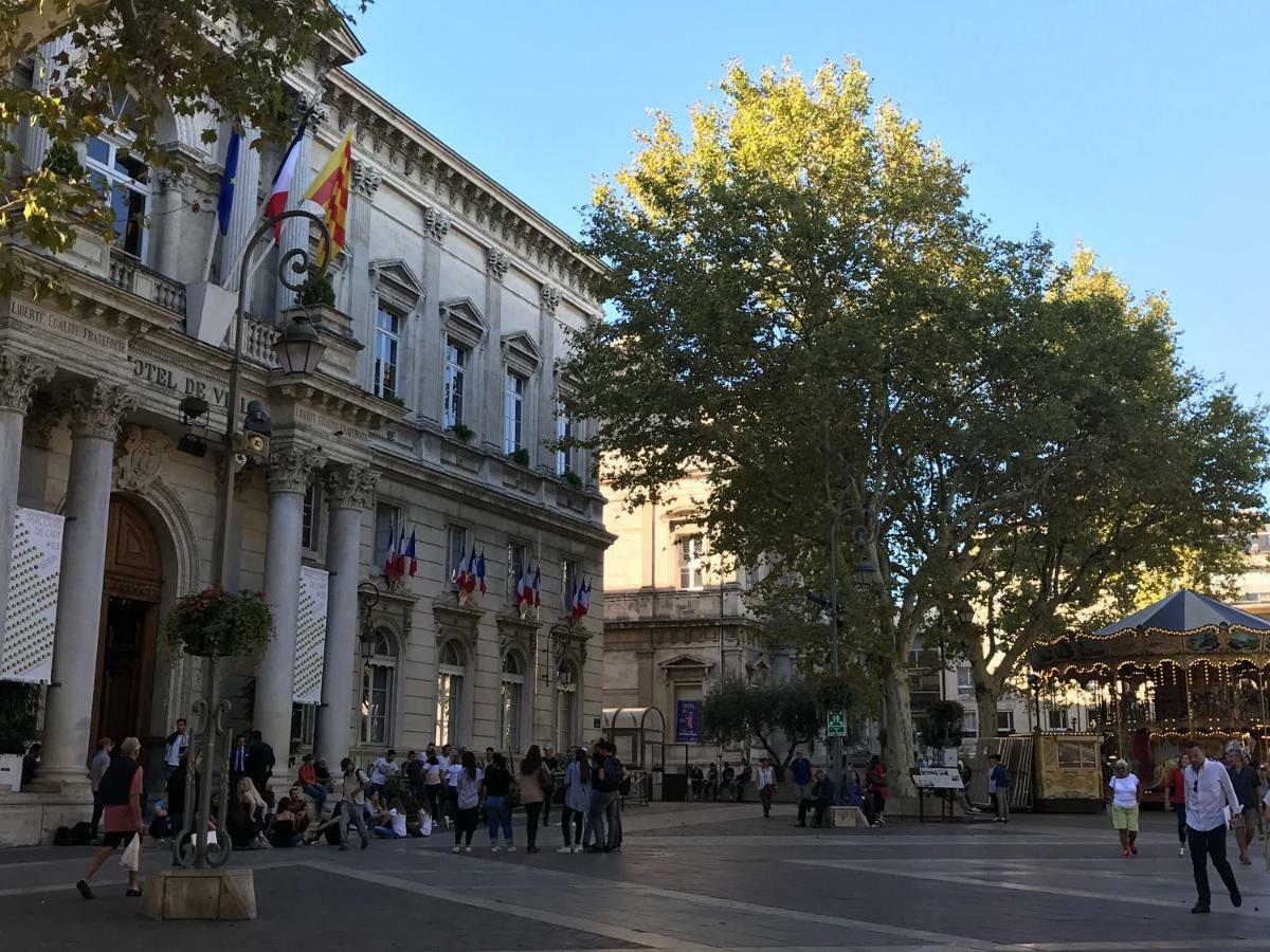 Les Coulisses De L'Horloge - Wifi - 50 M Palais Des Papes Apartment Avignon Exterior photo